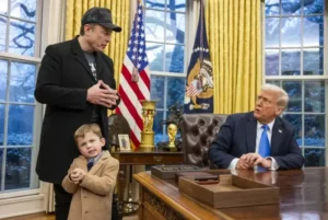Trump Replaces the Resolute Desk Tradition, Modernization, and a Dash of Controversy