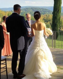 Man Finds Out about His Bride’s Betrayal – He Goes to the Altar with a Remote Control in His Hands