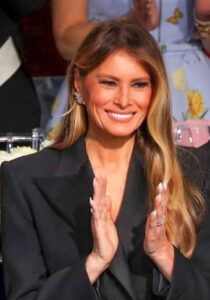 ‘Wow’: Users React to Melania Trump’s New Official Portrait