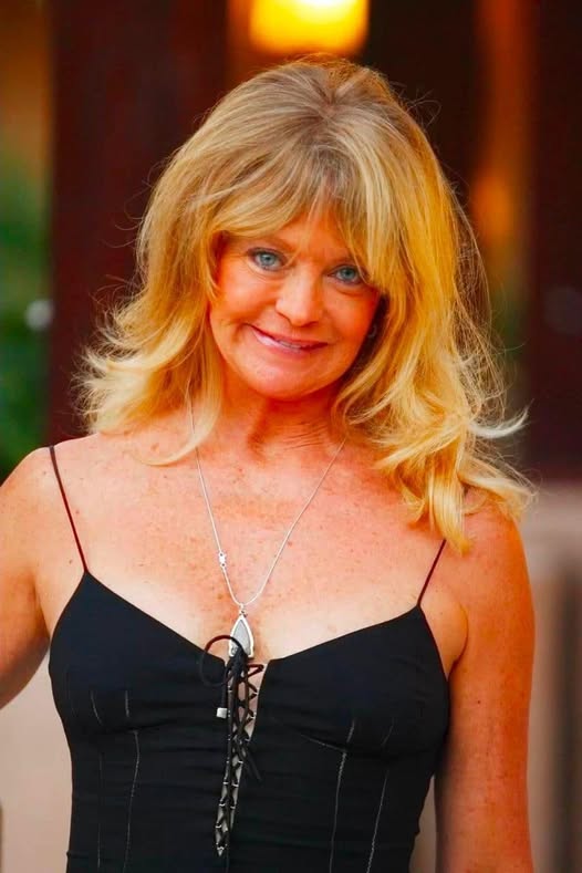 Goldie Hawn Steps Out Makeup-Free, Embracing Her Natural Beauty