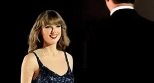 Taylor Swift, 35, is showing off her new boyfriend… and you better sit down, because you might recognize him!
