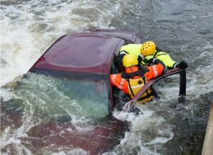 Family founNd in cAar inN river they were with their m…See details