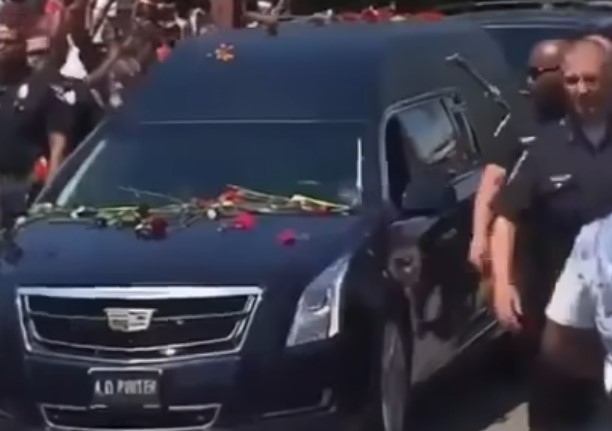 GOODBYE LEGEND  The beloved star has passed away, leaving the world in shock. Fans everywhere are coming together to pay their respects. Full in the First Coment below..