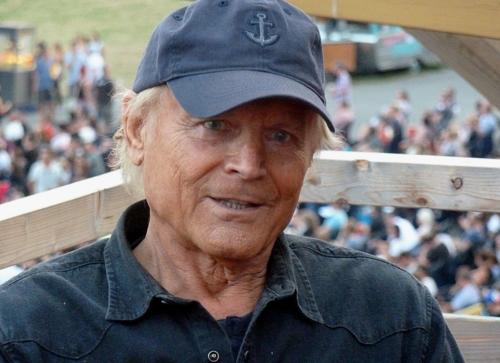 Legendary Actor Stuns Fans with Rare Recent Photo: Can You Recognize Him?