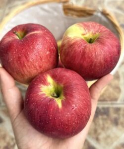 Doctors Reveal That Eating Apples Causes ….