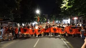 E FUNDIT – Pak ore para protestes, vjen lajmi i keq per 3 organizatoret e protestes! Ja cfare mesohet deri tani